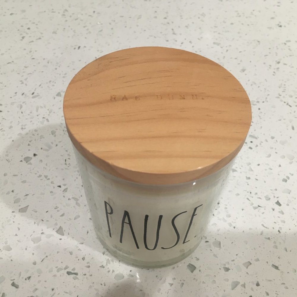 Rae Dunn Candle “PAUSE” 10.5 oz Winter Rose & Green Tea Candle, NEW - Picture 2 of 5